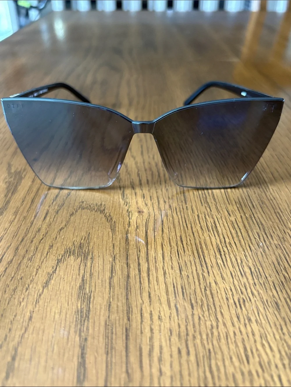Diff Eyewear Women's Black Gradient Butterfly Sunglasses